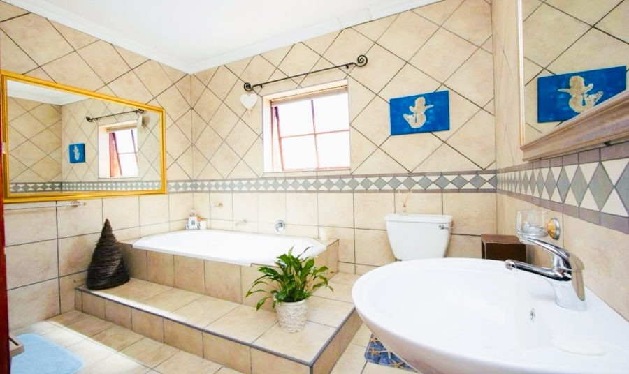 5 Bedroom Property for Sale in Parklands Western Cape